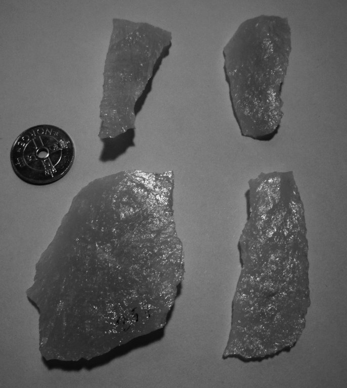  Intact quartz flakes