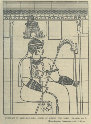 Königin von Meroe, Erbauerin der Pyramide Nr. 6, matrilineare Erbfolge. Quelle : Lepsius Denkmäler V, Blatt 41. In : Ernest Wallis Budge, Sudan, Vol. 1, London 1907, S. 377. In public domain, Gemeinfrei.